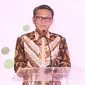 Bupati Bantaeng, Sulawesi Selatan Nurdin Abdullah menyampaikan kata sambutan setelah menerima anugerah Bung Hatta Anti Corruption Award 2017 dalam acara malam anugerah di Jakarta, Kamis (14/12). (Liputan6.com/Herman Zakharia)