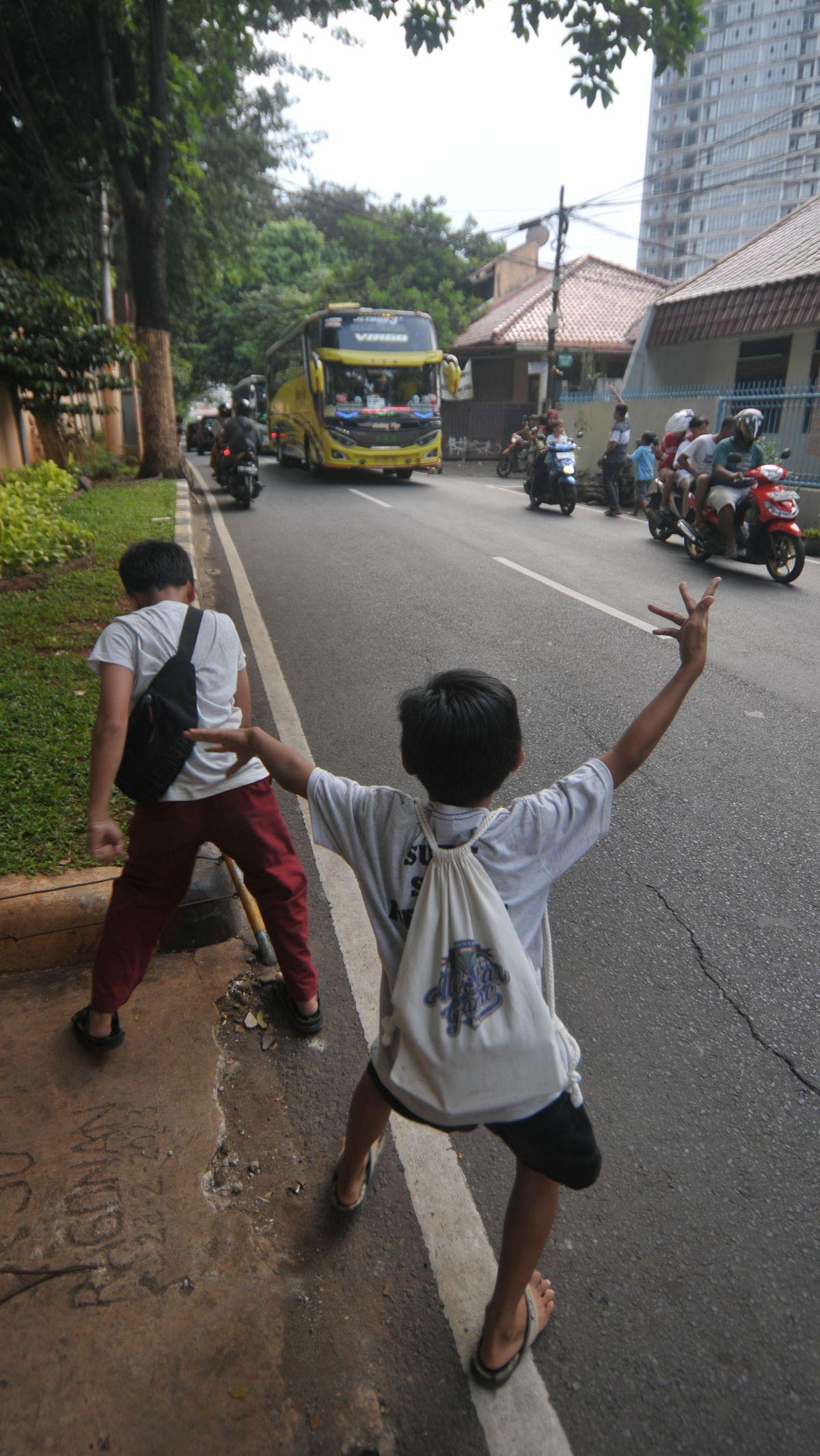 Penindakan terhadap klakson telolet akan sama seperti penindakan knalpot brong dengan dilakukan pengecekan oleh petugas di lapangan terhadap kendaraan-kendaraan yang melintas. Foto: Merdeka.com/Imam Buhori