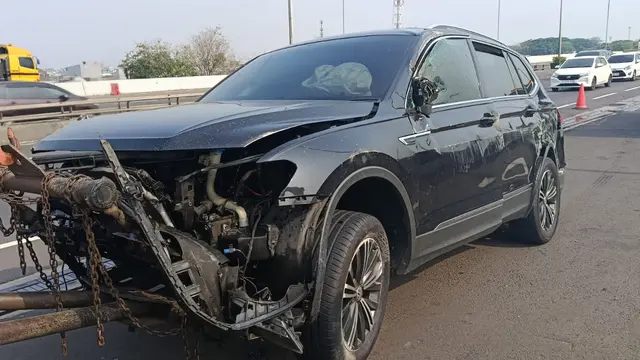_Kronologi Kecelakaan Dua Mobil di Tol Wiyoto Wiyono Jaktim