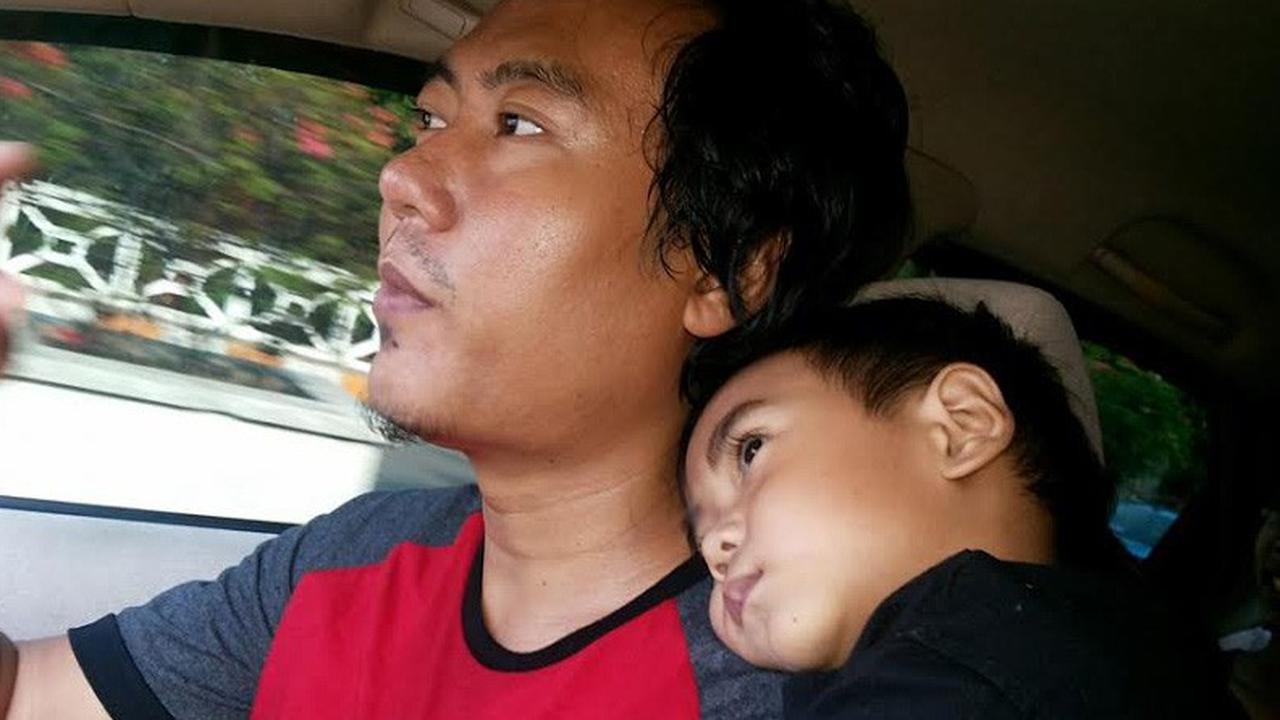 Egan dan ayahnya begitu dekat