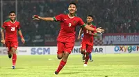 Rafli Mursalim saat merayakan gol Timnas Indonesia U-19 ke gawang Singapura pada matchday kedua penyisihan Grup A Piala AFF U-19 di Stadion Gelora Delta, Sidoarjo, Selasa (3/7/2018). (Bola.com/Aditya Wany)