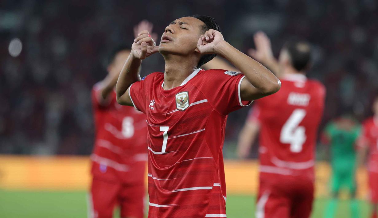 Hingga akhir laga, Indonesia mempertahankan keunggulan tanpa kebobolan dan menutup pertandingan dengan skor 4-0. Tampak dalam foto, pemain Timnas Indonesia, Beckham Putra, merayakan golnya saat melawan Saint Kitts and Nevis pada ajang FIFA Series 2026 di Stadion Utama Gelora Bung Karno (SUGBK), Jumat (27/3/2026) malam WIB. (Bola.com/Abdul Aziz)