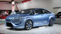 Tak hanya menggarap mobil bertenaga hidrogen, Toyota juga akan membangun stasiun pengisian hidrogen pertama.