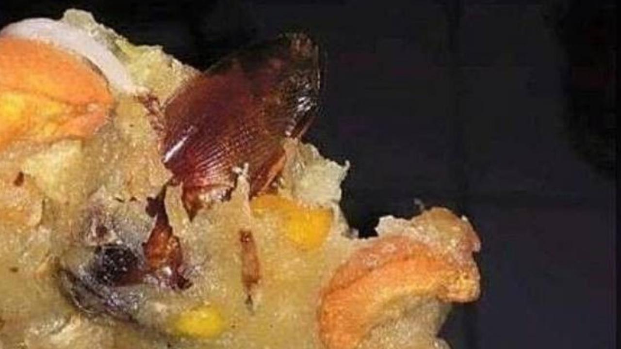 7 Potret Kocak Benda Aneh dalam Gorengan Ini Bikin Gagal Buka Puasa