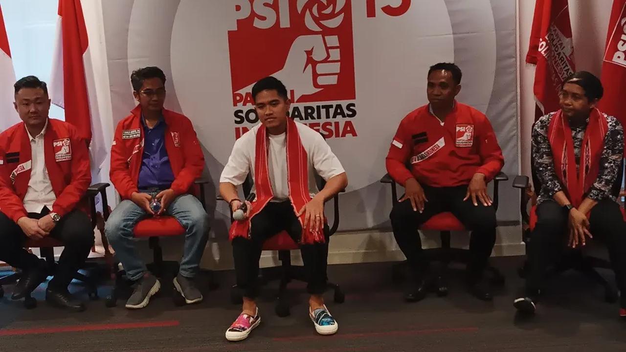 Menurut Kaesang, momen makan siang tiga bakal capres bersama Presiden Jokowi itu jarang bisa dilakukan seperti diakui Prabowo. Oleh sebab itu, Kaesang menganggap makan siang tiga bakal capres itu sangat baik.<br>