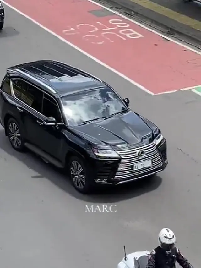 Mobil Berplat Nomor RI 36 yang Viral di X
