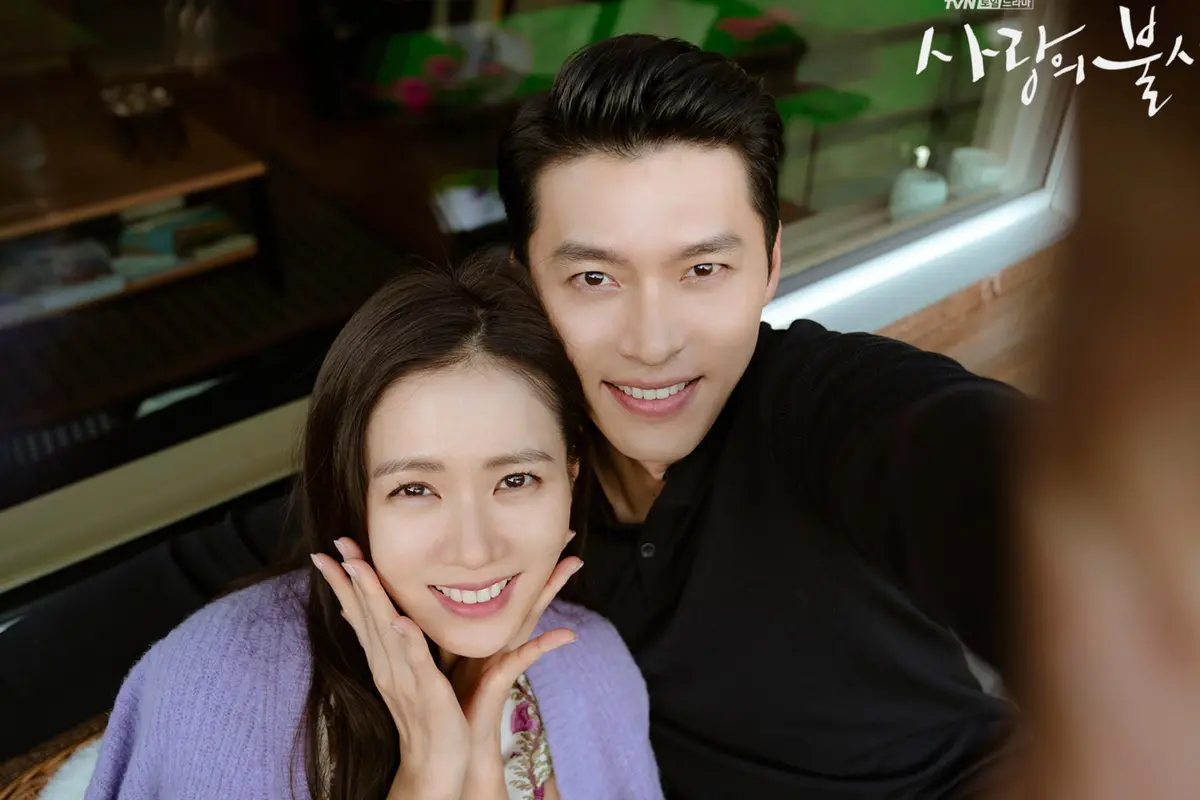 Hyun Bin dan Son Ye Jin dalam Crash Landing on You. (Twitter/ CJnDrama)