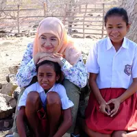 Laudya Cynthia Bella di lokasi syuting film Aisyah Biarkan Kami Bersaudara. Foto: Instagram (@hamdhanikoestoro)