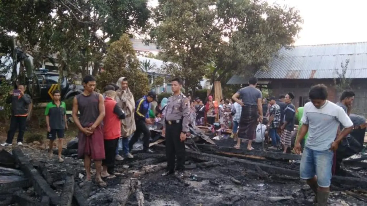 Balita selamat usai rumahnya terbakar. (Foto: Liputan6.com/Polres Pemalang/Muhamad Ridlo)