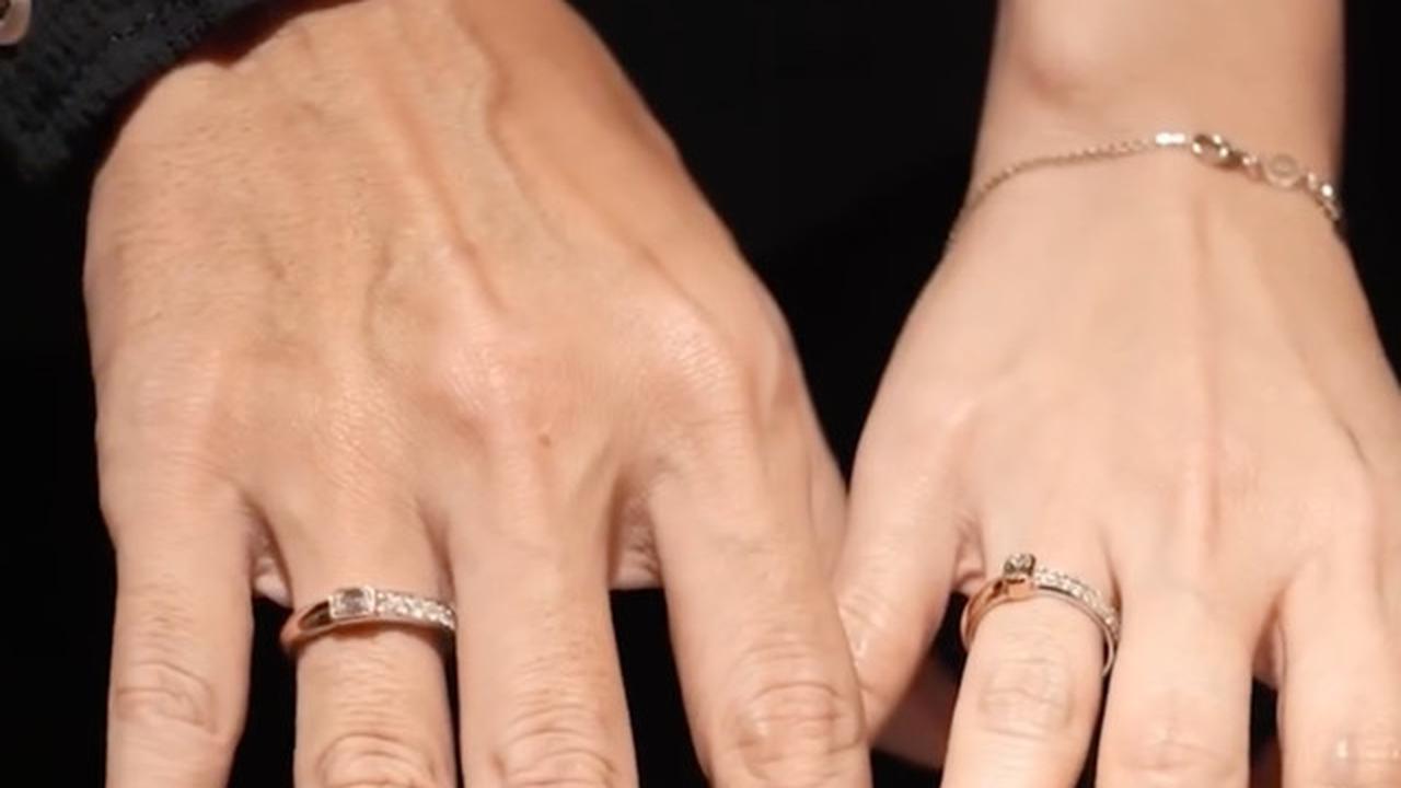 Ello Beri Kado Istri Cincin Kawin Edisi 2.0 dengan Pesan: Jangan Berhenti Doakan Aku dan Anak-anak