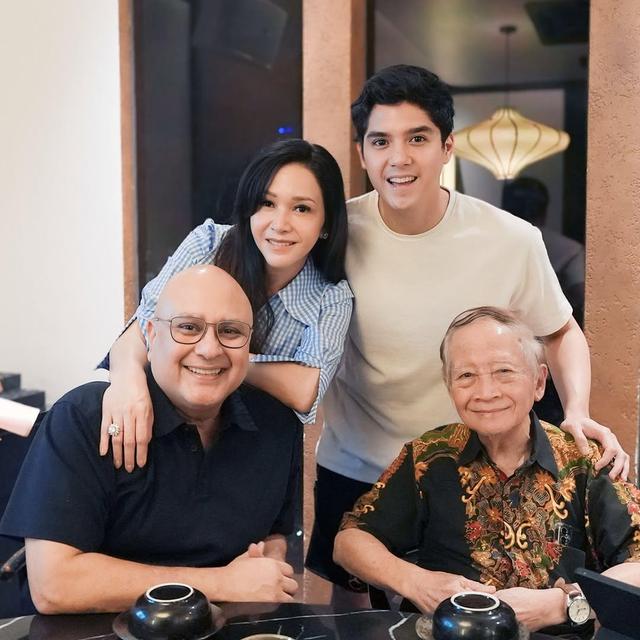 6 Potret Ultah Maia Estianty Rayakan Bareng Anak dan Calon Mantu, Alyssa Kirim Bunga