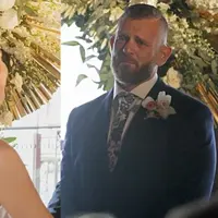 Apa yang membuat pria ini menangis di hari pernikahannya? (Sumber Foto: Dailymail)