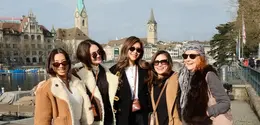 Intip gaya ibu Luna Maya, Desa Maya, yang tampil slay di usia 79 tahun saat ikut girls trip (@lunamaya)