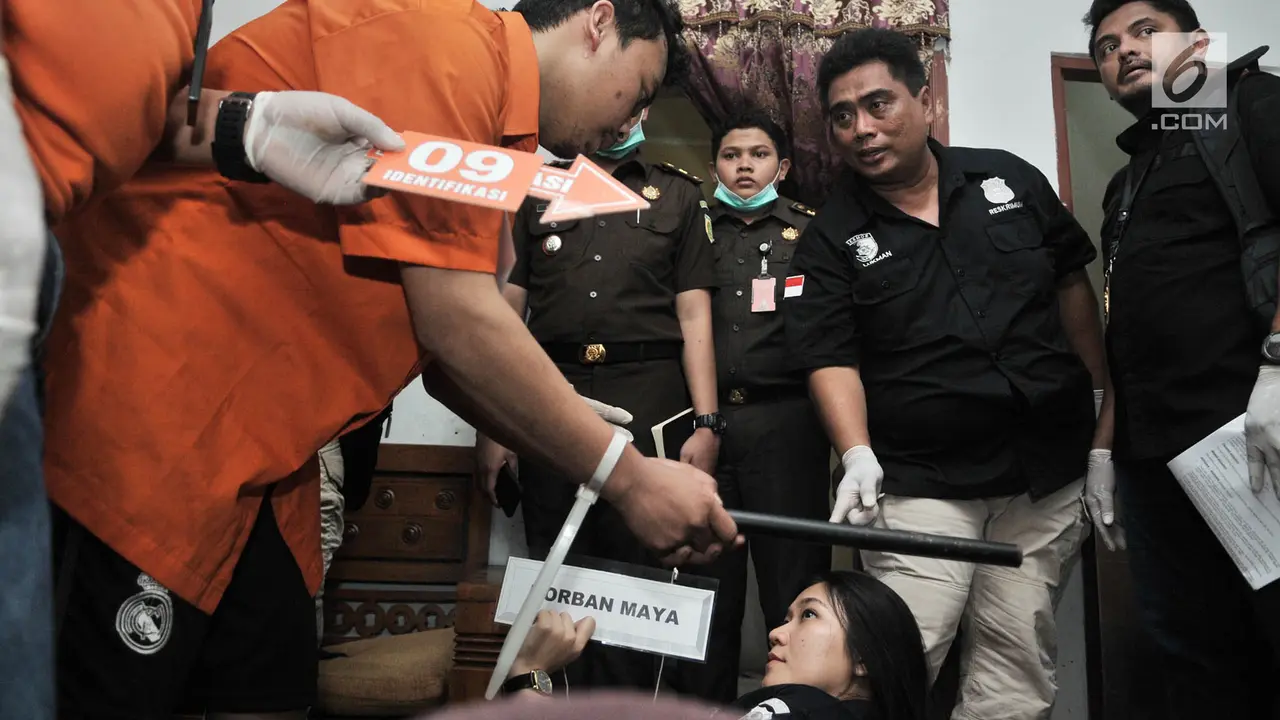 Rekonstruksi Pembunuhan Satu Keluarga di Bekasi