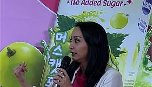 Dokter spesialis Gizi Klinik Diana Felicia Suganda, M.Kes, Sp.G.K menjelaskan olahraga memiliki kaitannya dengan kulit glowing.(Foto: Masni/Liputan6.com)