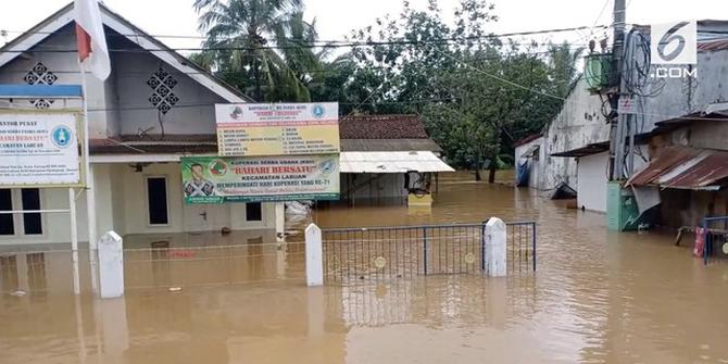 VIDEO: Setelah Kena Tsunami, Desa Teluk Kini Diserang Banjir