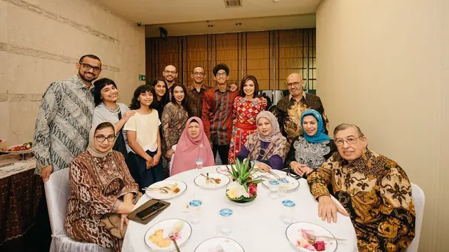 45 Tahun Bersama, Ini 6 Momen Manis Quraish Shihab dan Istri
