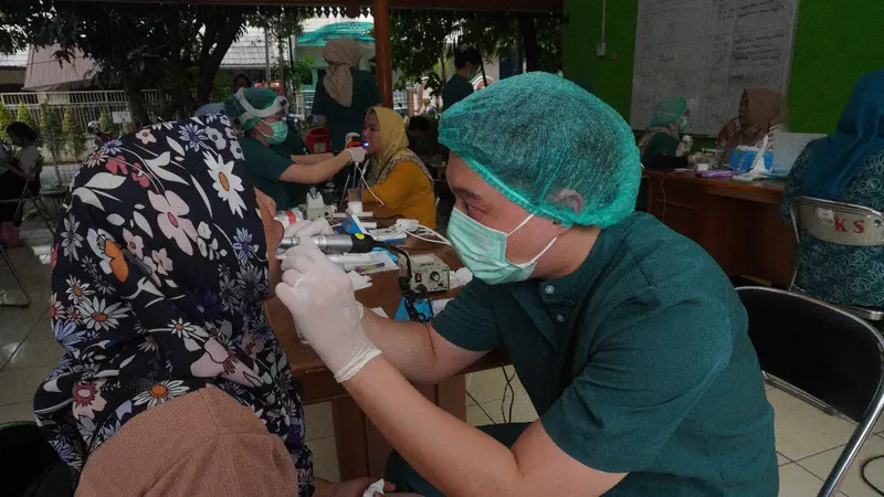 Pengabdian pada Masyarakat, FKG Universitas Trisakti Beri Pengobatan dan Penyuluhan di Kembangan