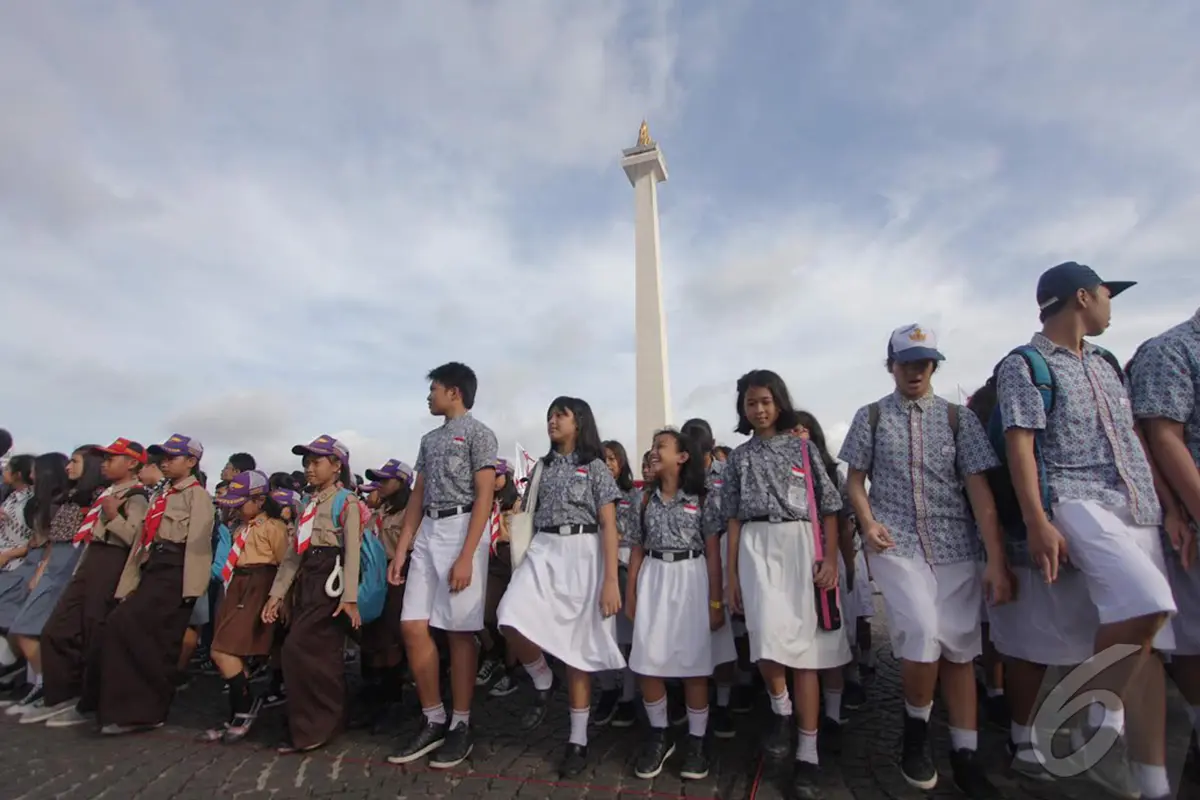 Bendera Raksasa Berkibar di Hari Bela Negara