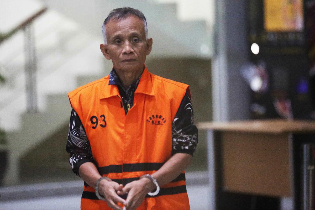 FOTO: KPK Dalami Peran Ayah Bupati Bekasi dalam Kasus Suap Proyek