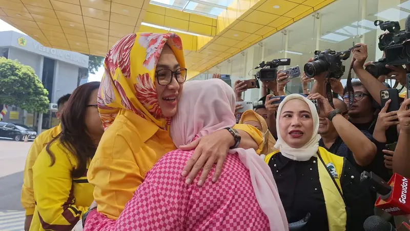 Bakal calon gubernur Banten, Airin Rachmi Diany mendatangi kantor DPP Partai Golkar, Slipi, Jakarta Barat, Selasa (27/8/2024).