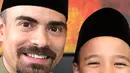 Suami Bunga Citra Lestari, Ashraf Sinclair dan putranya Noah Aidan Sinclair berpose dengan mengenakan busana serasi dan peci hitam. Ashraf Sinclair dimakamkan di San Diego Hills, Karawang, Jawa Barat. (Instagram/@ashrafsinclair)