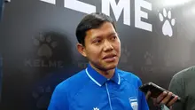 Pemain Persib Bandung, Adam Alis. (Bola.com/Erwin Snaz)