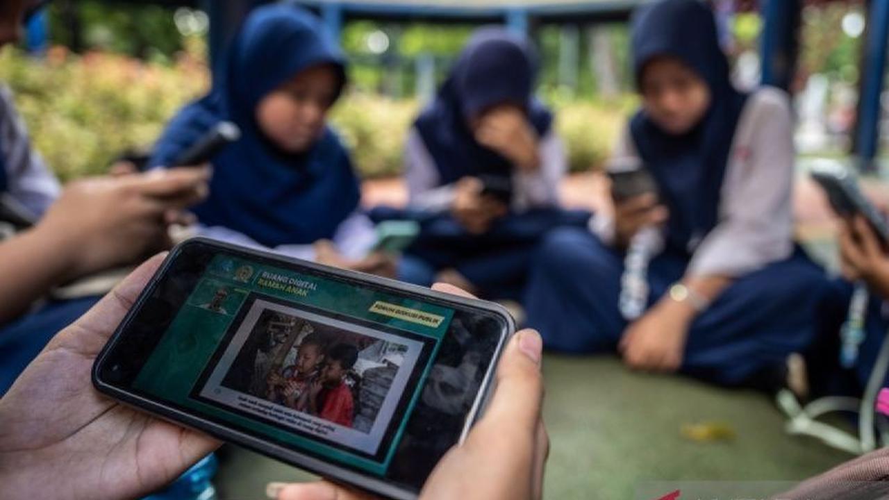 Orang Tua Sambut Positif PP Tunas Batasi Media Sosial Anak di Bawah 16 Tahun