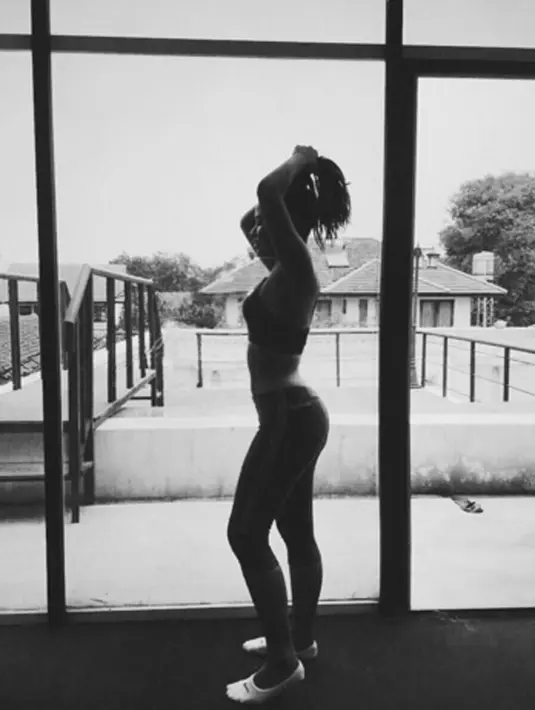 Tak hanya itu, tubuh seksi Aurel menuai banyak pujian dari netizen saat ia mengunggah fotonya di akun instagram. (viainstagram@aurelie.hermansyah/Bintang.com)