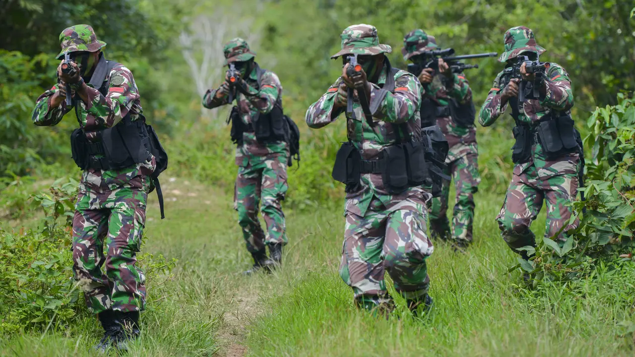 Mengintip Latihan Perang Gerilya Prajurit TNI