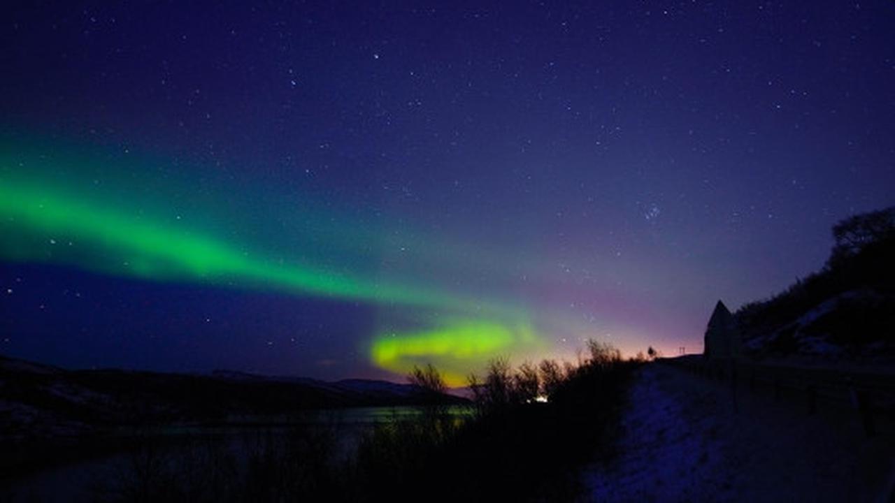 Keindahan fenomena aurora borealis terangi langit malam Norwegia