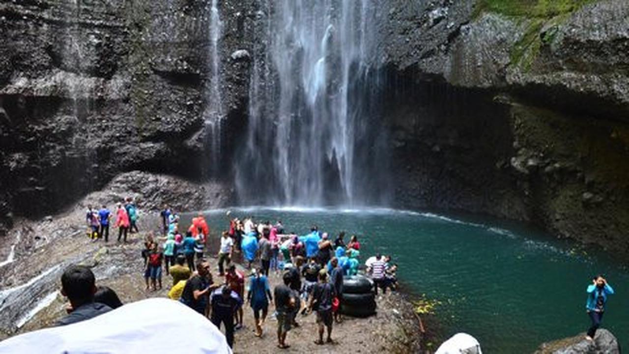 Saat difoto, di air terjun ini ada penampakan Patih Gajah Mada