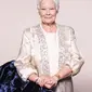 Aktris Film James Bond. Judi Dench Jadi Sampul Majalah Vogue Tertua. (dok.Instagram @britishvogue/https://www.instagram.com/p/B_xbVbnFLIi/Henry)