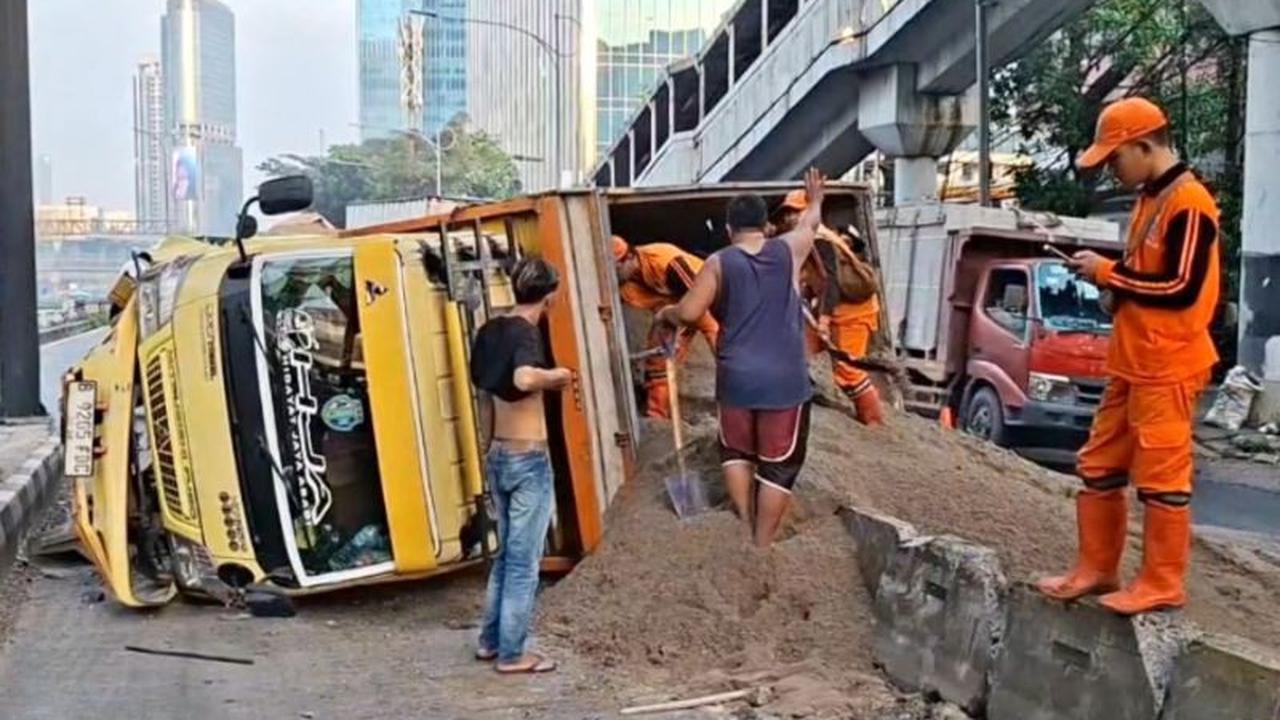 Kecelakaan Truk Mengantuk di Gatot Subroto: Sopir Akui Hilang Kendali Akibat Kelelahan