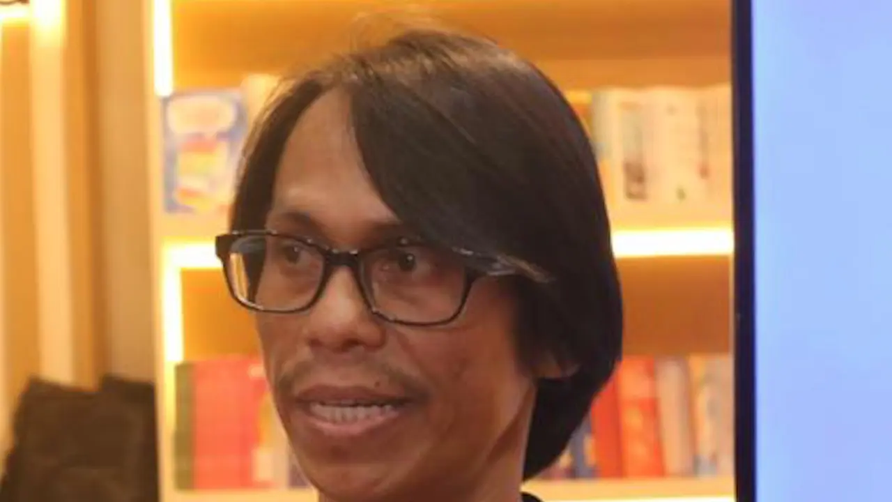 Penulis Buku Rahmat Hidayatullah. (Foto: Dok. Koleksi Penerbit Erlangga)