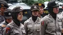 Polisi wanita (polwan) diturunkan untuk mengamankan peringatan Hari Buruh 2019 di kawasan Bundaran HI, Jakarta, Rabu (1/5/2019). Aparat kepolisian menutup Jalan Sudirman, Jakarta Pusat arah Bundaran Hotel Indonesia (HI) atau sebelum Halte Transjakarta Tosari. (Liputan6.com/Johan Tallo)