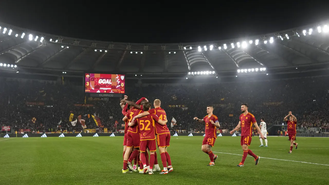 Foto: AS Roma Asuhan De Rossi Semakin Cemerlang, Kali Ini Hajar Cagliari 4-0 di Liga Italia