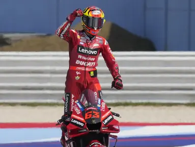 Pebalap Ducati Lenovo, Francesco Bagnaia berhasil menjadi yang tercepat saat MotoGP San Marino 2022 yang berlangsung di Sirkuit Misano, Italia pada Minggu (04/09/2022). (AP/Antonio Calanni)
