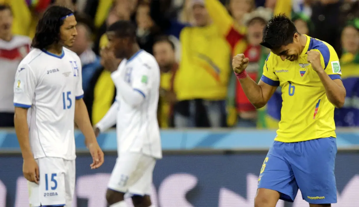 Timnas Ekuador berhasil menjaga harapan lolos ke fase 16 besar Piala Dunia 2014 usai membungkam Honduras 2-1 di Stadion Baixada, Curitiba, Brasil, (21/6/2014). (REUTERS/Henry Romero)