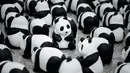 Karya seni ciptaan seniman Prancis Paulo Grangeon ini bekerjasama dengan WWF, Hong Kong, Senin (9/6/14). (AFP PHOTO/Philippe Lopez)