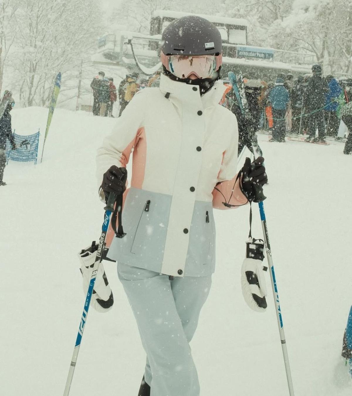 7 Potret Cantik dan Berani! Azizah Salsha Coba Ski Perdana di Niseko, Tampil Memukau Meski Terjatuh
