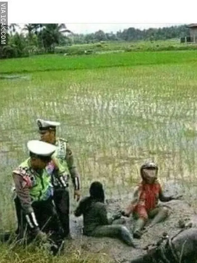 6 Momen Tak Terduga Emak-Emak Lagi Apes Ini Bikin Elus Dada