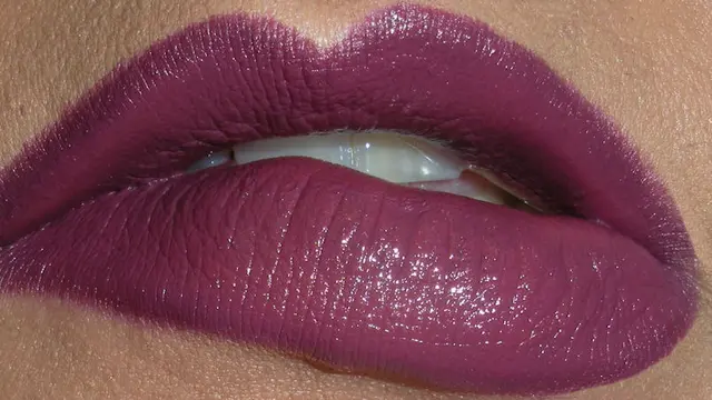 8 Lipstik Warna Merah Terbaik Untuk Bibir (Bag 2)