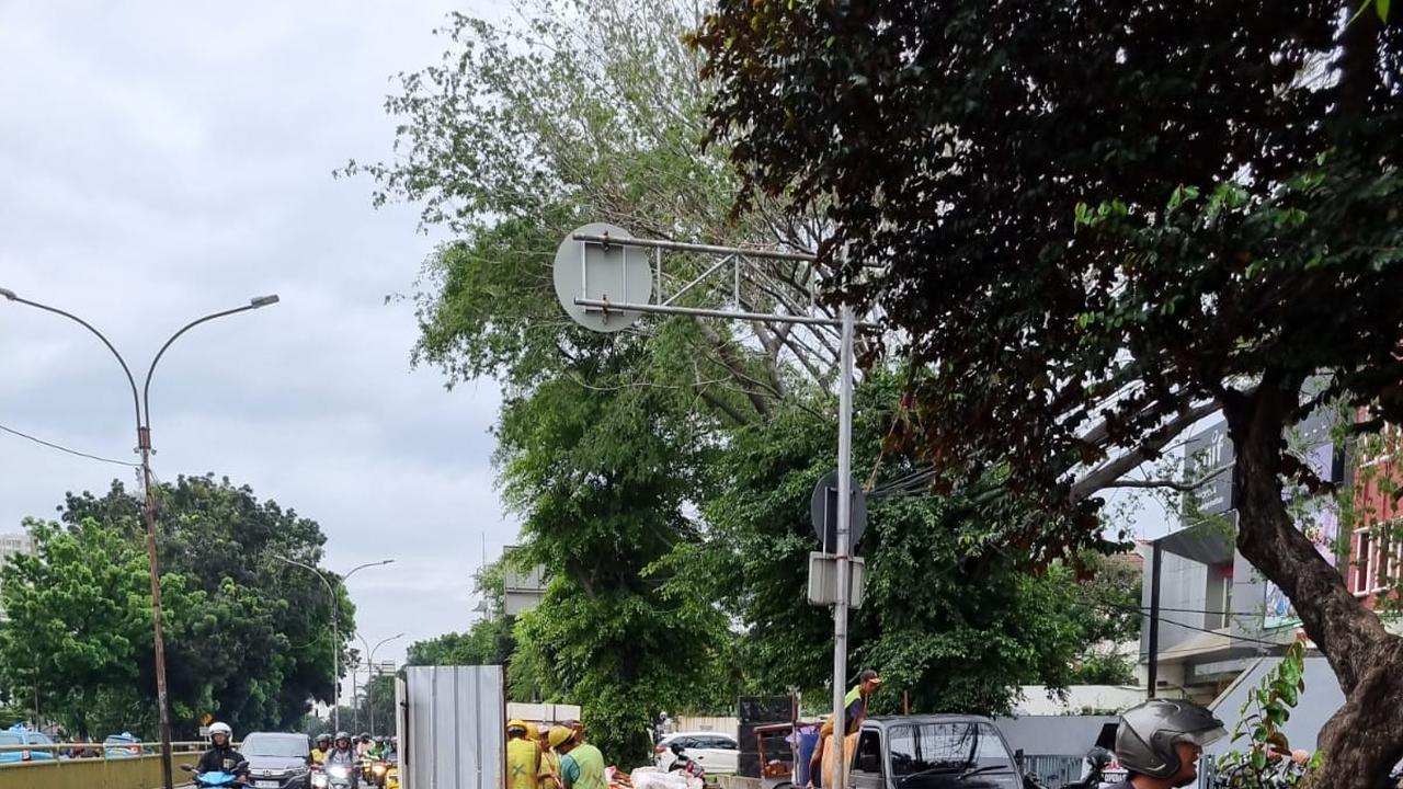 proyek galian jalan di Saharjo Tebet