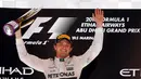 Nico Rosberg menjuarai seri penutup F1 2015 yang berlangsung di Sirkuit Yas Marina, Abu Dhabi, UEA, Minggu (29/11/2015). (EPA/Ali Haider)