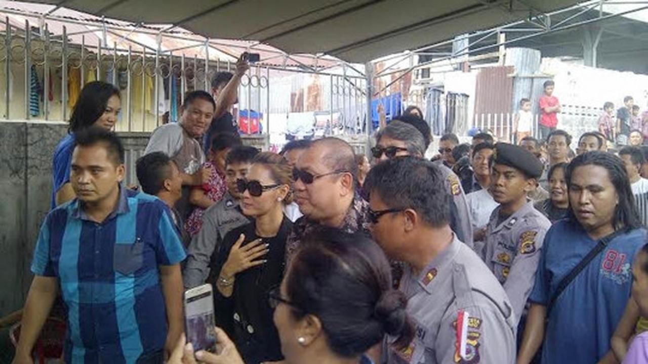 Inul Daratista kunjungi keluarga korban kebakaran Inul Vizta Manado