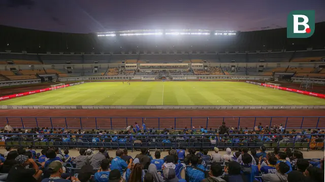 Foto: Pesona Senja dari Tribun Stadion GBLA, Menikmati Segelas Teh dengan Pemandangan Langit Jingga
