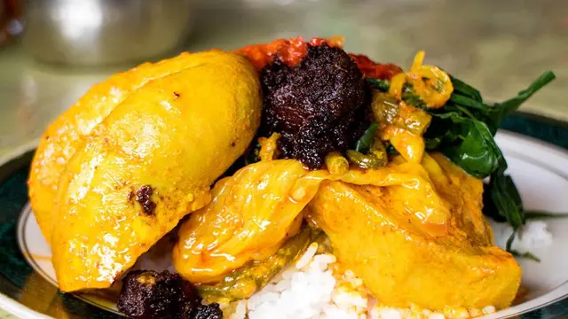 Menyantap Tambusu dengan Nasi Kapau Uni Cah Khas Bukittinggi