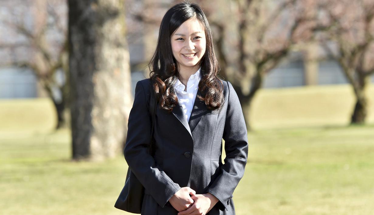 Putri Kako tiba di kampus International Christian University (ICU), Tokyo, Jepang, ( 2/4/2015).Putri Kako adalah anak dari pasangan Pangeran Akishino sekaligus cucu dari Kaisar Akihito Jepang. (REUTERS/Yoshikazu Tsuno)