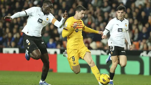 Foto: Melihat Usaha Keras Robert Lewandowski untuk Mencetak Gol, Barcelona Ditahan Imbang Valencia